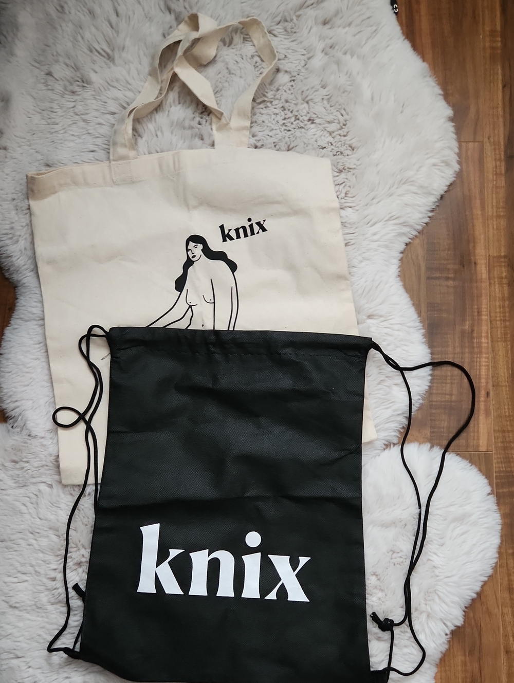 NWOT knix Black and Cream Graphic Tote Set